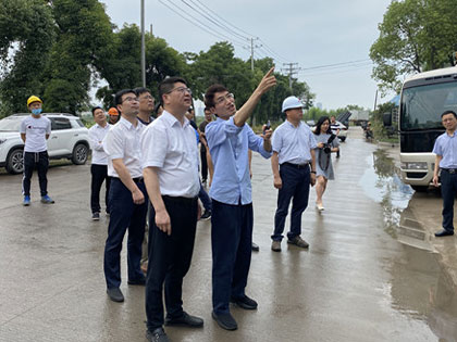 O secretário do Comitê do Partido do Distrito de Keqiao, Shen Zhijiang, e seu partido foram ao projeto de alta tecnologia Chengbang do Grupo para investigação e orientação