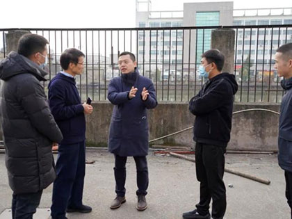 Li Zhang, membro do Comitê Permanente do Comitê Distrital de Yuecheng e Secretário do Comitê de Trabalho do Partido da Rua Doumen, e outros líderes vieram ao Parque de Ciência e Tecnologia AIA Zhichuang para pesquisa e orientação